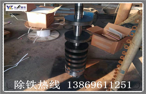 鐵礦干粉磁選機(jī)，鐵礦干粉磁選機(jī)經(jīng)得起客戶比較_磁性礦鐵礦干粉磁選機(jī)經(jīng)得起客戶比較_鐵礦干粉磁選機(jī)經(jīng)得起客戶比較工作視頻皮帶及結(jié)構(gòu)價(jià)格